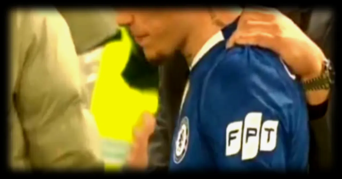 L'étrange scène des notes de Rosenior face au PSG