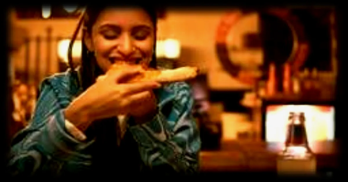 L'interdiction de poser les coudes sur la table : une règle de politesse