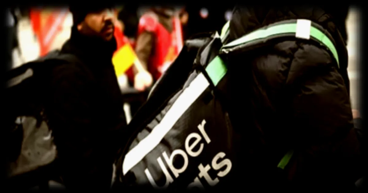 Livreurs Uber Eats et Deliveroo en grève contre l’opacité des algorithmes et les désactivations abusives
