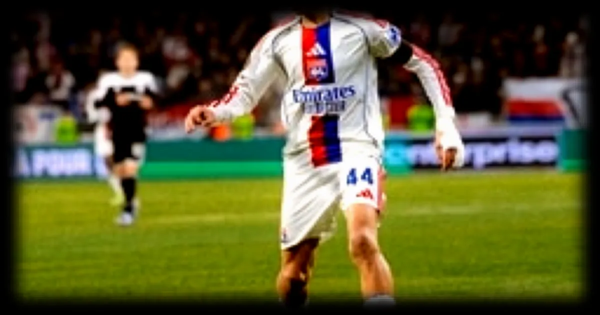 Lyon : Khalis Merah absent plusieurs semaines après une blessure à la cheville à l'entraînement