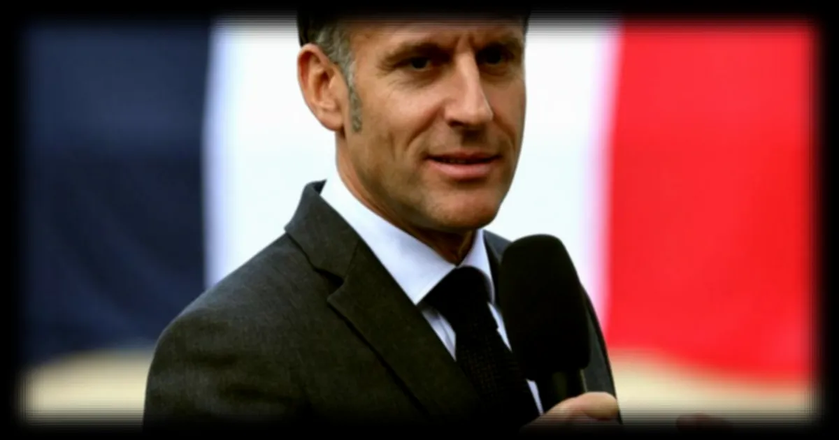 Macron propose une « journée sans connexion » mensuelle pour les jeunes