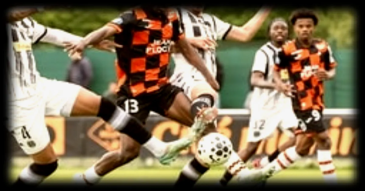 Mamadou Koné, l’attaquant ivoirien propulsé titulaire surprise à Lorient : son parcours hors des sentiers battus