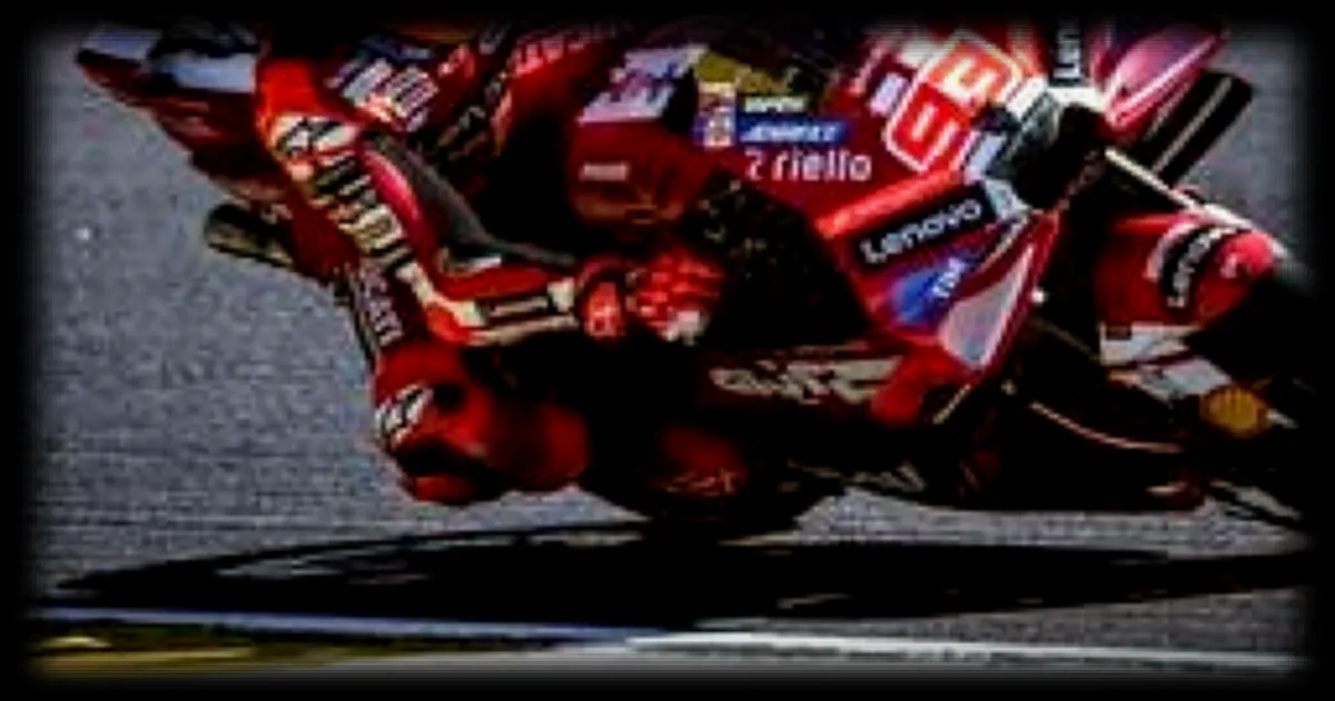 Marc Marquez chute violemment et détruit sa moto lors de la course sprint du GP de France