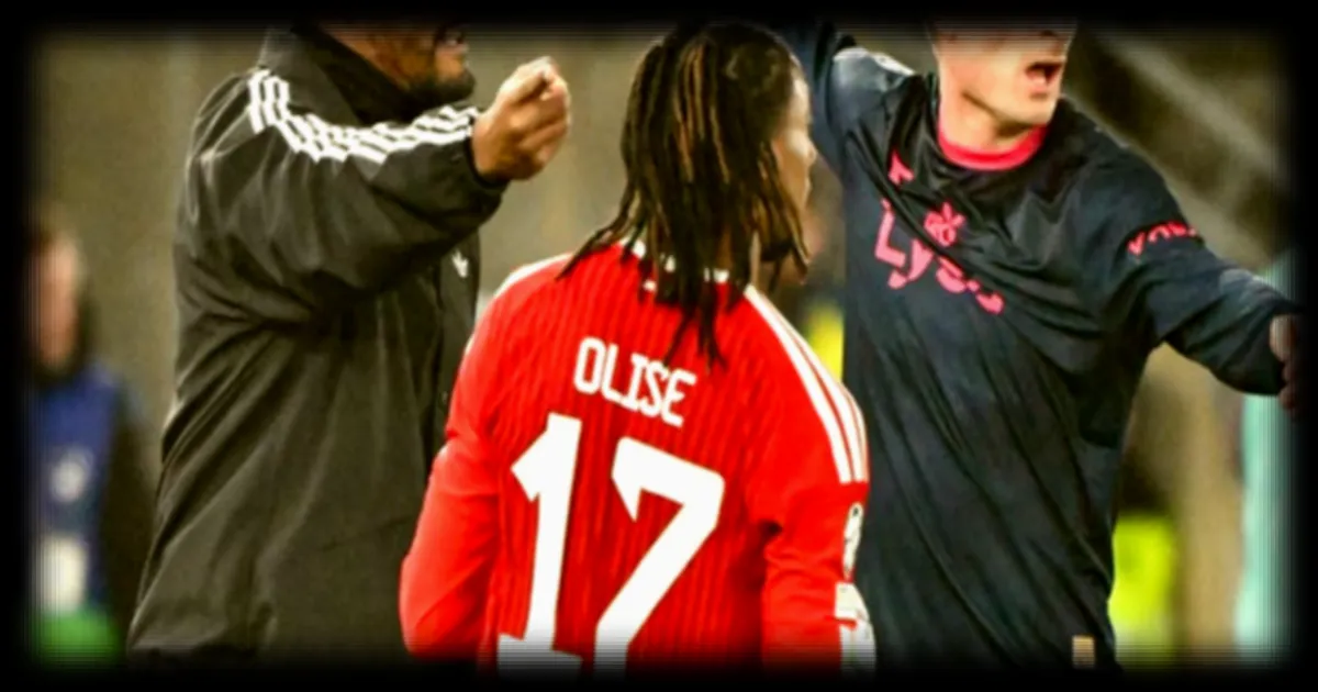 Michael Olise expulsé lors de Viking-Bayern : les réactions de Vincent Kompany