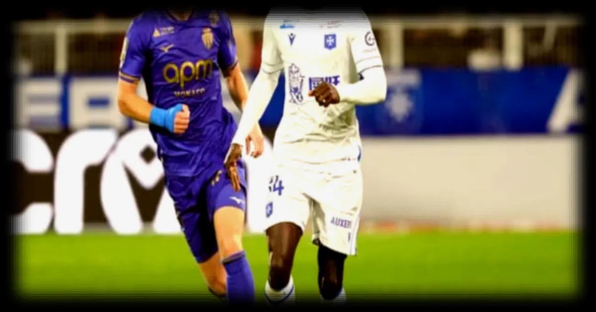 Monaco contre Auxerre : les Auxerrois prennent l'avantage contre le cours du jeu