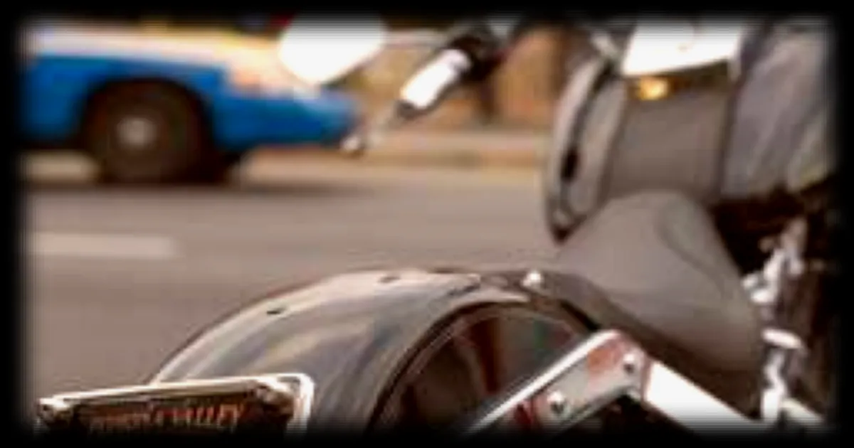 Moto explosant après un accident au Texas : quatre enfants évitent de justesse les flammes