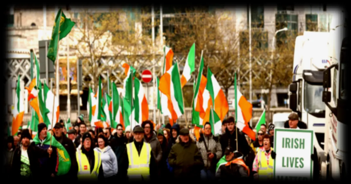 Mouvement de protestation en Irlande : agriculteurs et routiers bloquent la livraison de carburant à Dublin
