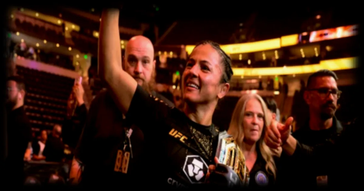 Natalia Silva devient la nouvelle championne des poids mouches de l'UFC après sa victoire contre Wang Cong