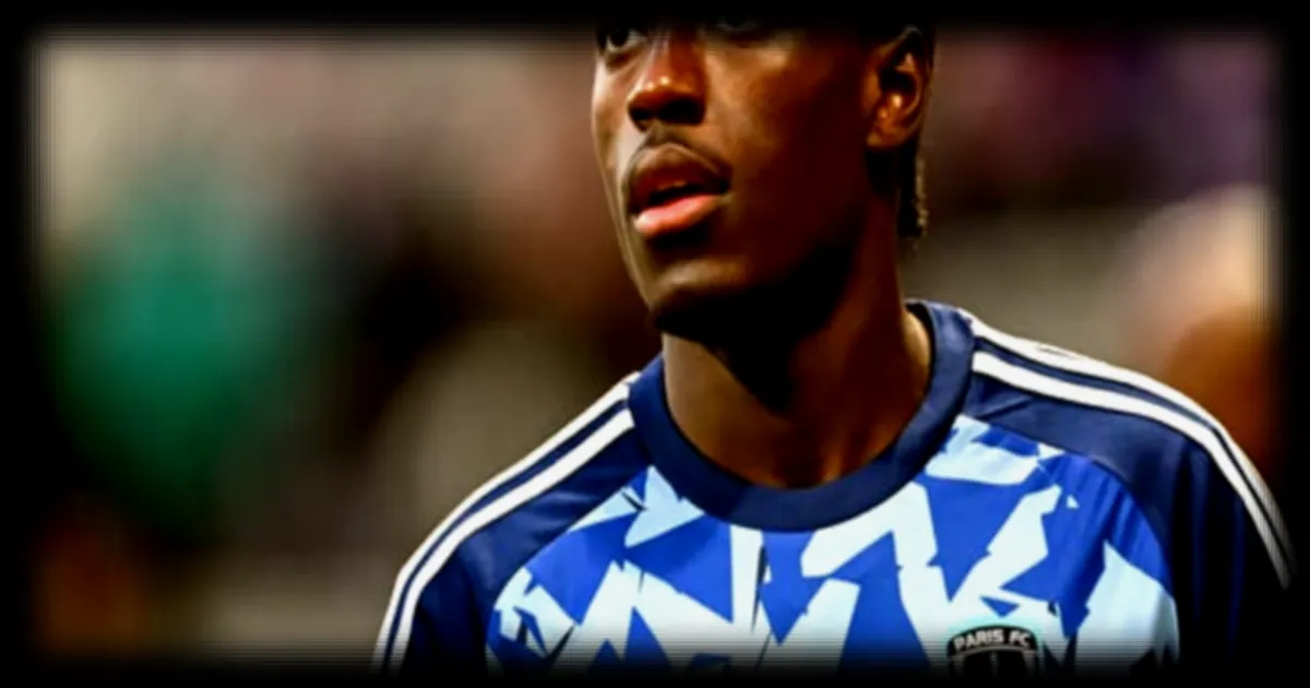 Nhoa Sangui, latéral du Paris FC : son parcours, ses ambitions et son adaptation sous Kombouaré