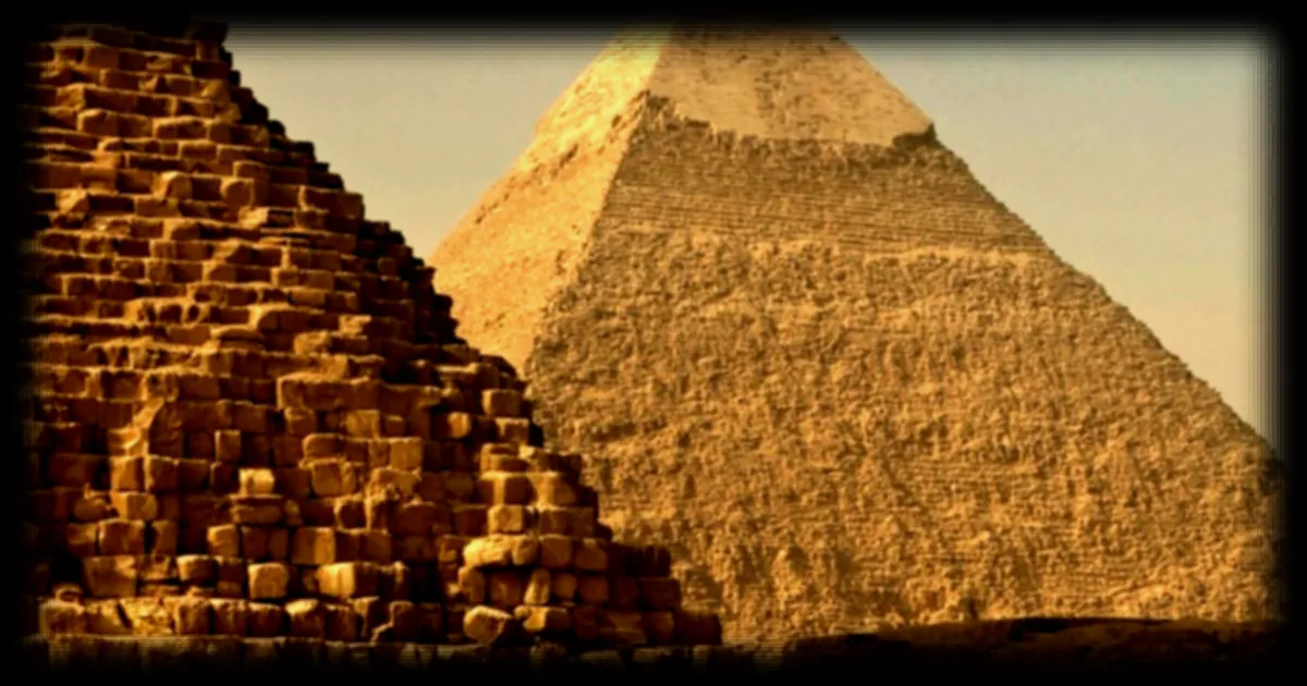 Nouveaux indices sous la pyramide de Mykérinos : des cavités mystérieuses révélées