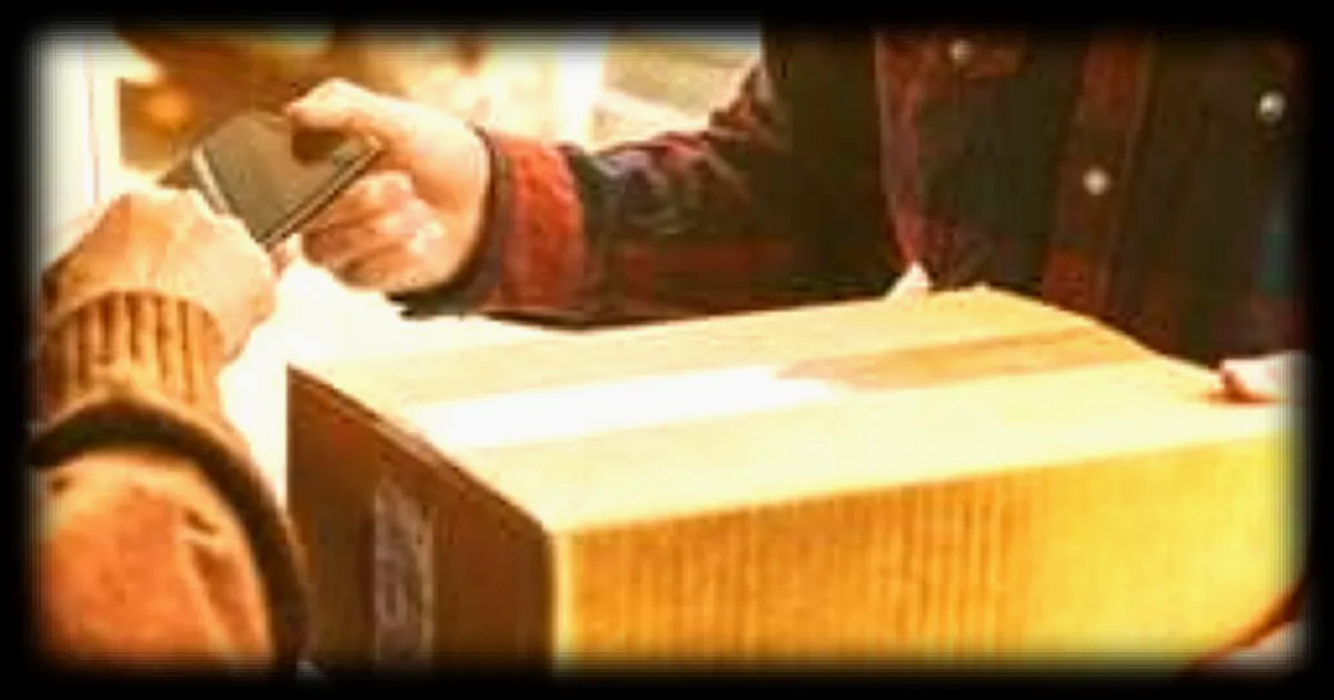 Nouvelle variante de l'arnaque aux colis par SMS : les escrocs envoient des photos truquées personnalisées