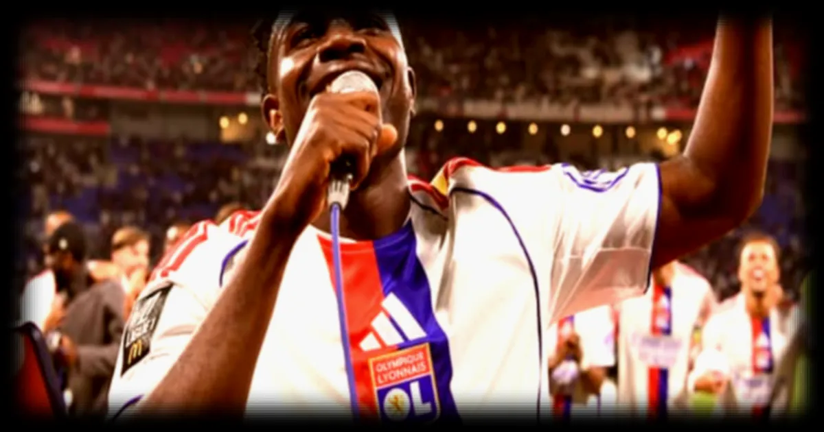 OL-Rennes: le vibrant hommage des ultras lyonnais à Nuamah, de retour un an après sa grave blessure au genou