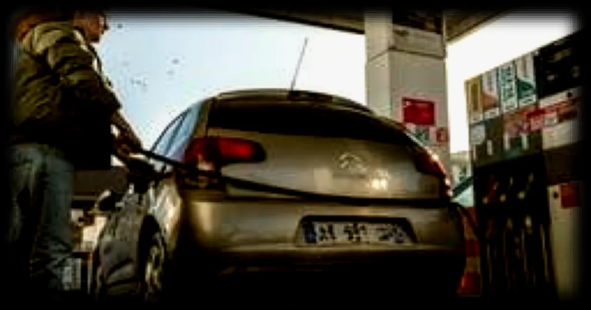 Paiement à la pompe : pourquoi votre compte bancaire affiche-t-il parfois un montant supérieur au plein d’essence ?