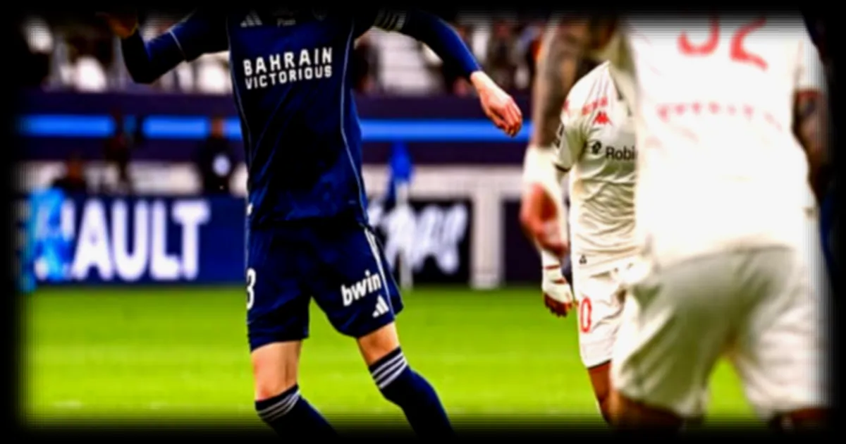 Paris FC - Nice : Lees-Melou manque le break, les Parisiens mènent au score