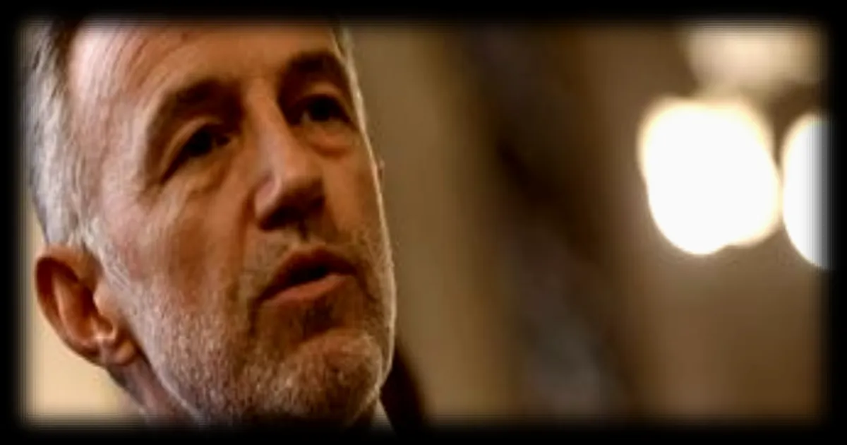 Patrick Bruel : le maire de Paris estime que le chanteur devrait faire une parenthèse dans sa carrière
