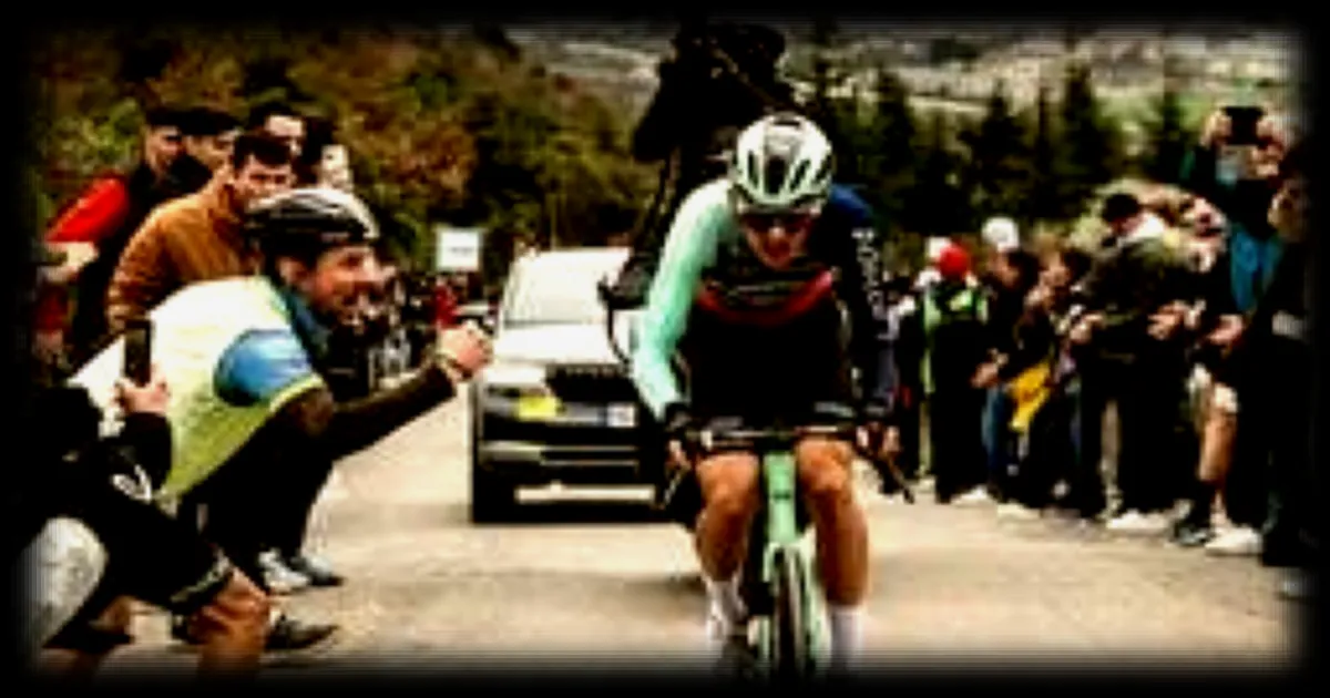 Paul Seixas, la nouvelle pépite du cyclisme français, peut-il rivaliser avec Tadej Pogacar ?