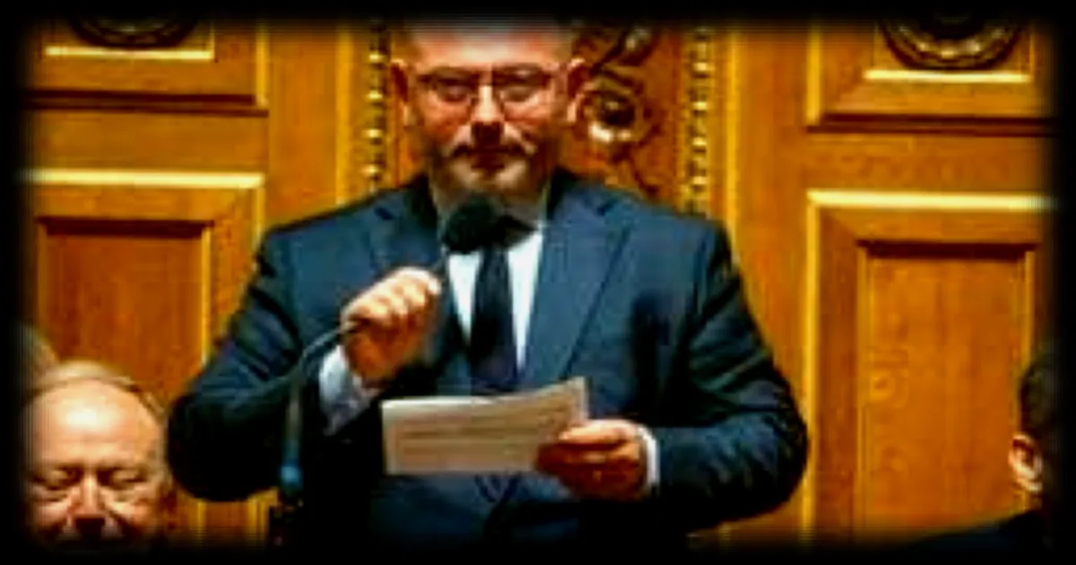 Permanence du sénateur LR Laurent Duplomb taguée de slogans au Puy-en-Velay