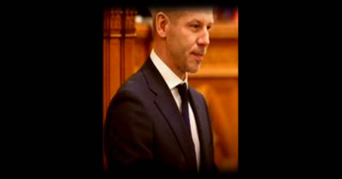 Péter Magyar multiplie les coups médiatiques en Hongrie pour peser sur la campagne électorale