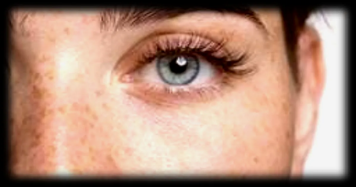 Peut-on faire repousser ses cils et sourcils après les avoir coupés ? La science répond