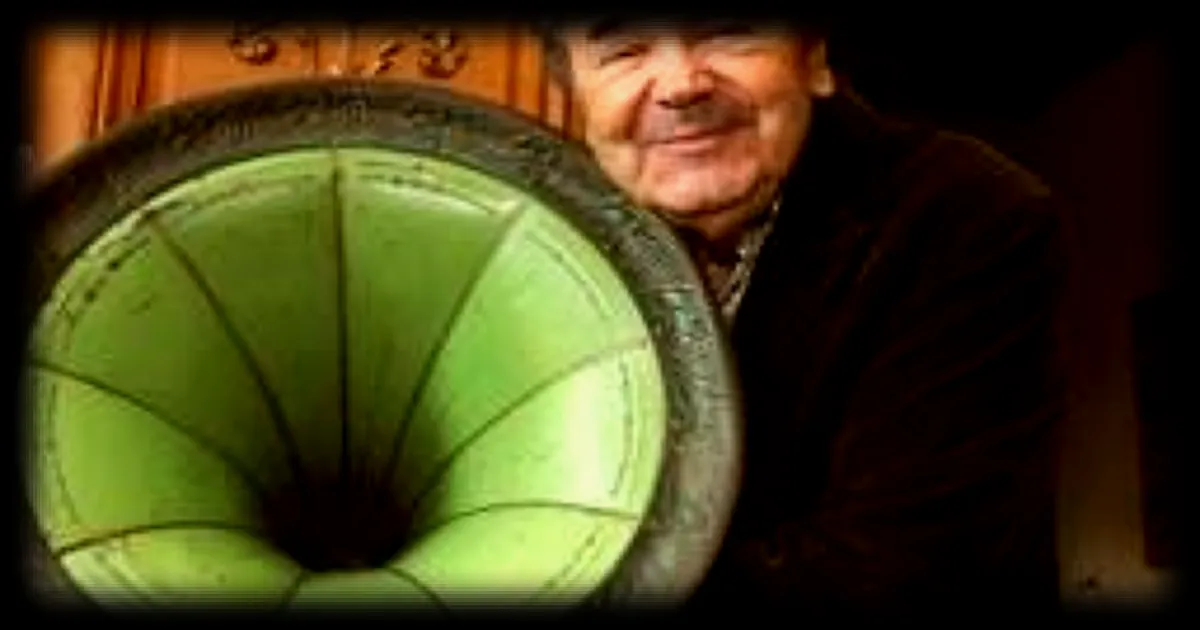 Pierre Perret, 91 ans, toujours actif et engagé lors des Journées nationales du Livre et du vin à Saumur