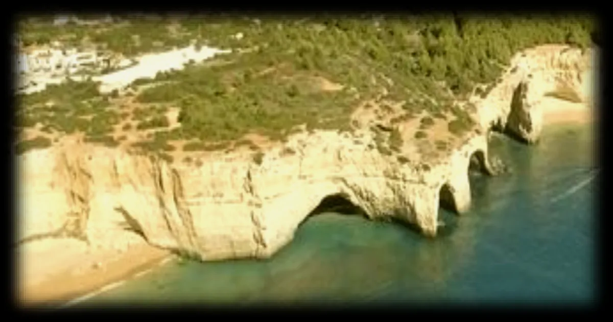 Plage secrète de Benagil au Portugal : un joyau naturel sous haute protection