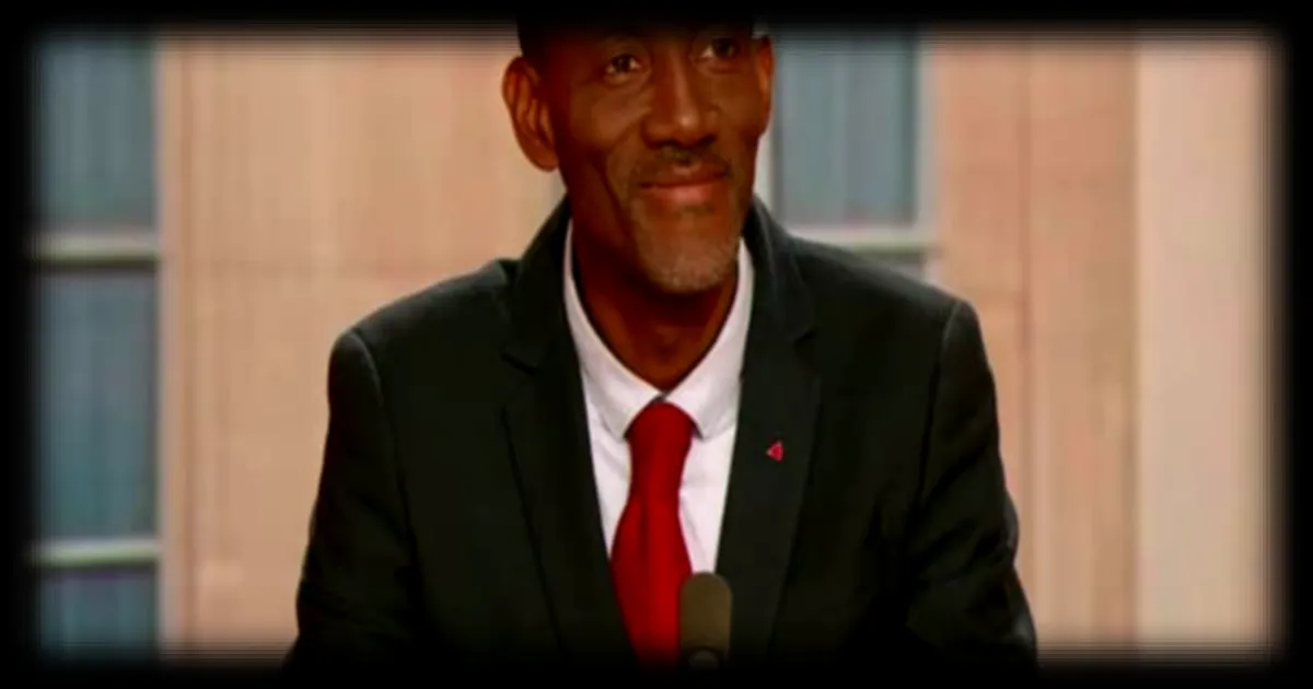 Portrait d’Emmanuel Macron : le maire LFI de Saint-Denis Bally Bagayoko rejette les polémiques et défend son refus d’accrocher le tableau