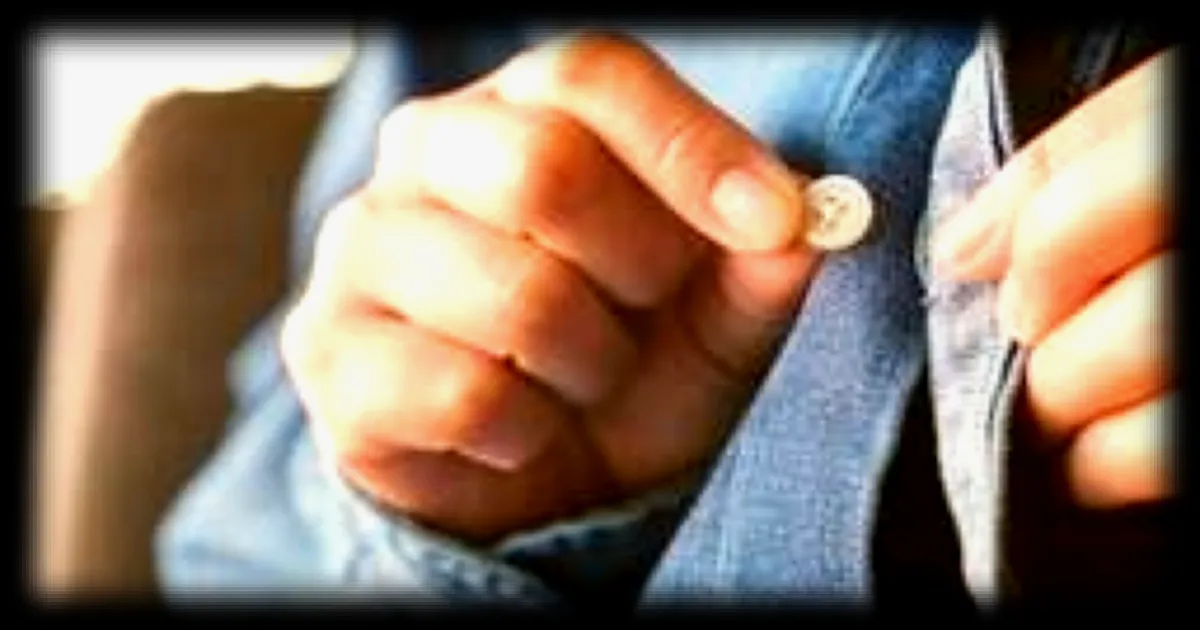 Pourquoi les boutons des vêtements ne sont-ils pas toujours orientés de la même façon ?