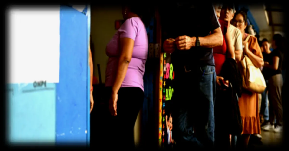 Présidentielle au Pérou : reprise du premier tour après un scrutin chaotique