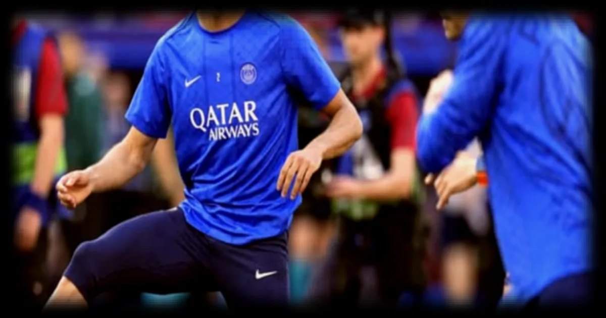 PSG-Arsenal en Ligue des champions : l’émotion Hakimi et le ballon dans la tête d’un jeune supporter