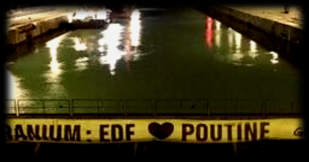 Quatre militants de Greenpeace arrêtés après le blocage d’un cargo soupçonné de transporter de l’uranium enrichi russe