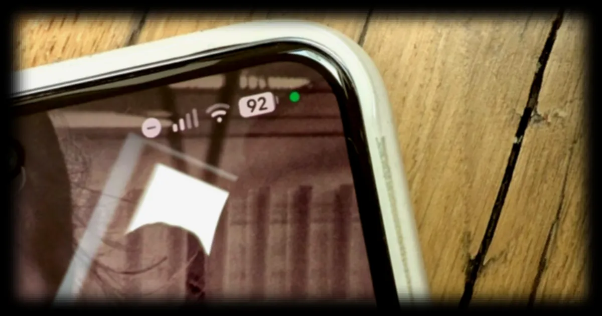 Que signifie un point vert s'affichant sur votre smartphone ? Explications et implications