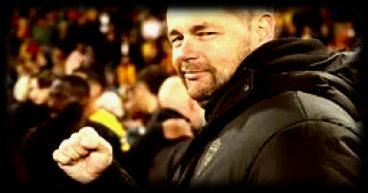 RC Lens : Éric Roy salue le travail exceptionnel de Pierre Sage avant le match contre le Stade Brestois