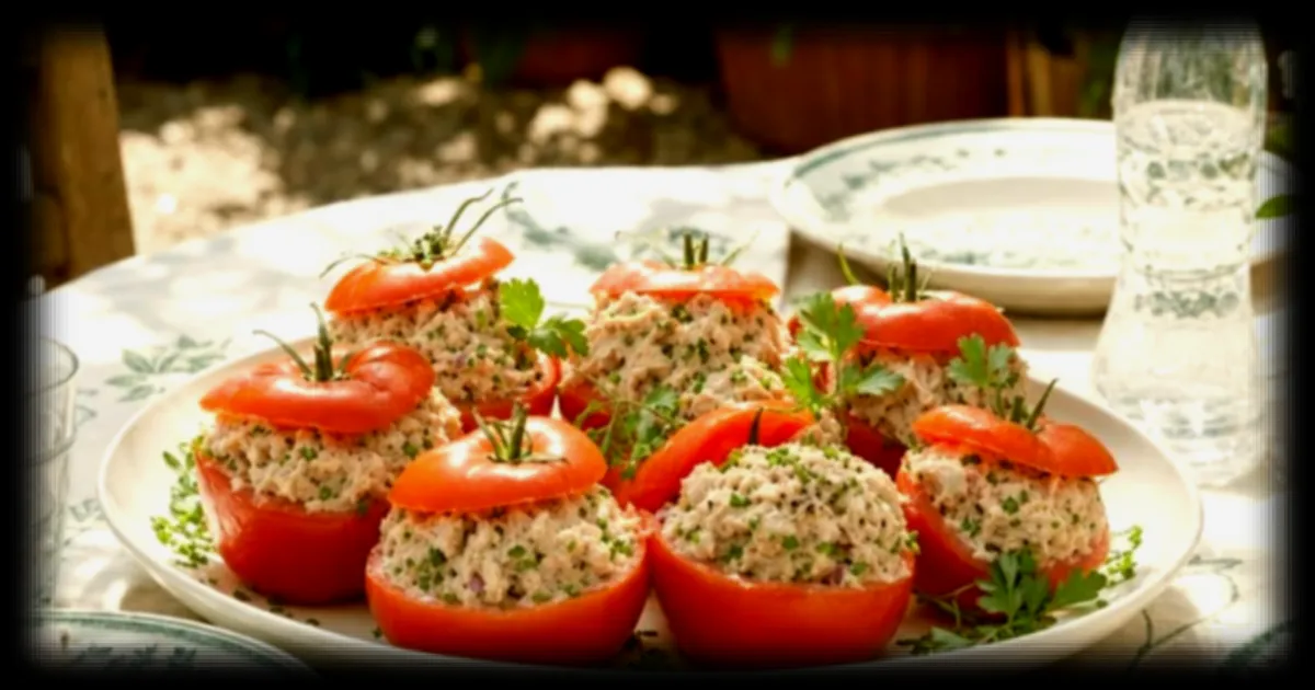 Recette familiale des tomates farcies au thon : une tradition estivale transmise sur trois générations