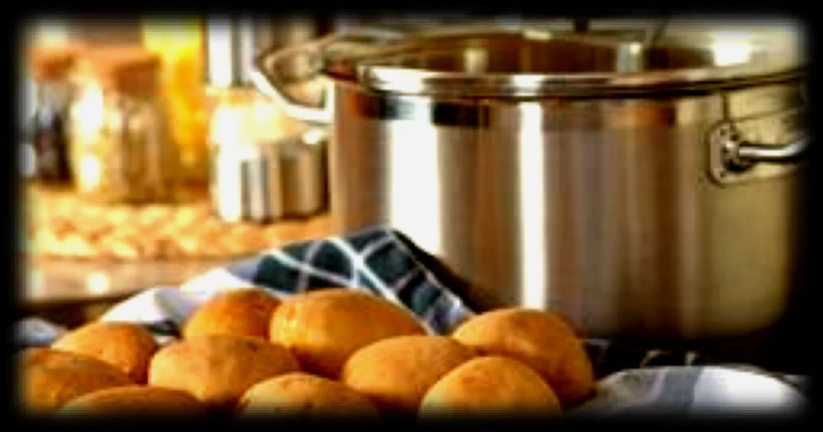 Record mondial de la plus grande truffade pulvérise à Saint-Flour, Cantal, avec un plat de 520 kg