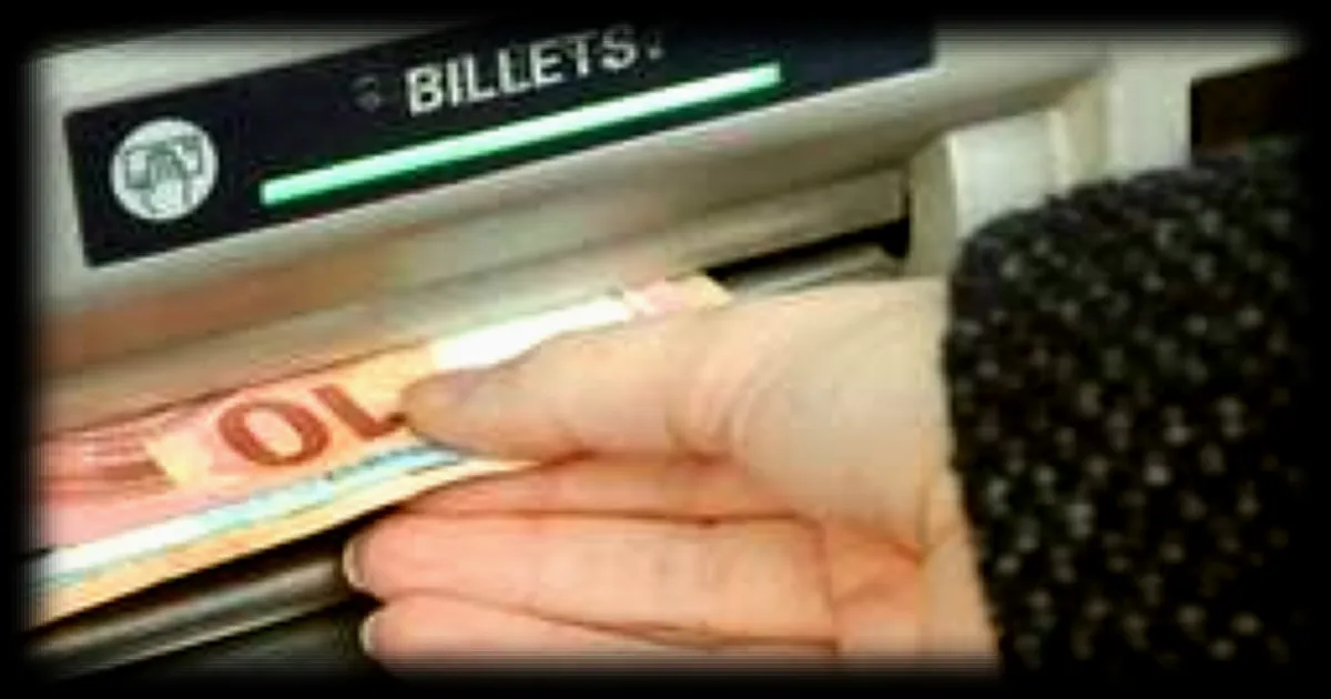 Retrait d'espèces sans carte bancaire : la nouvelle méthode via code unique