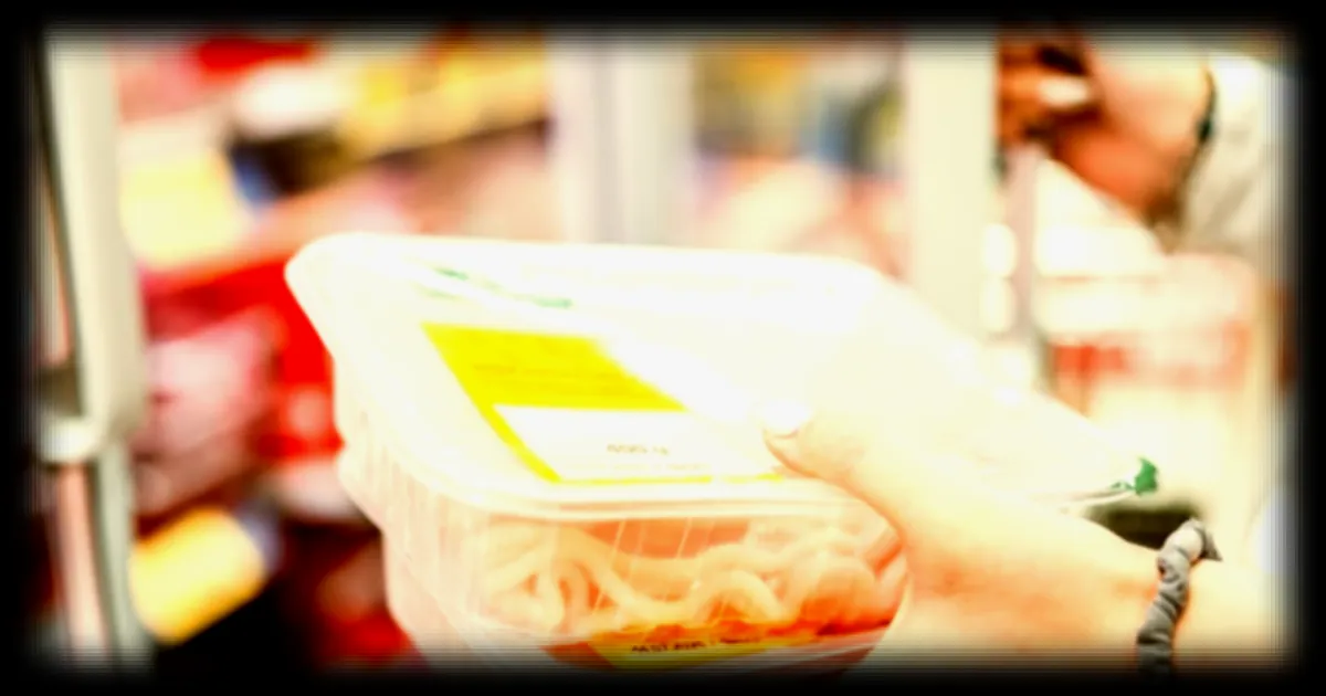 Risques d'intoxication alimentaire au supermarché : les gestes à éviter