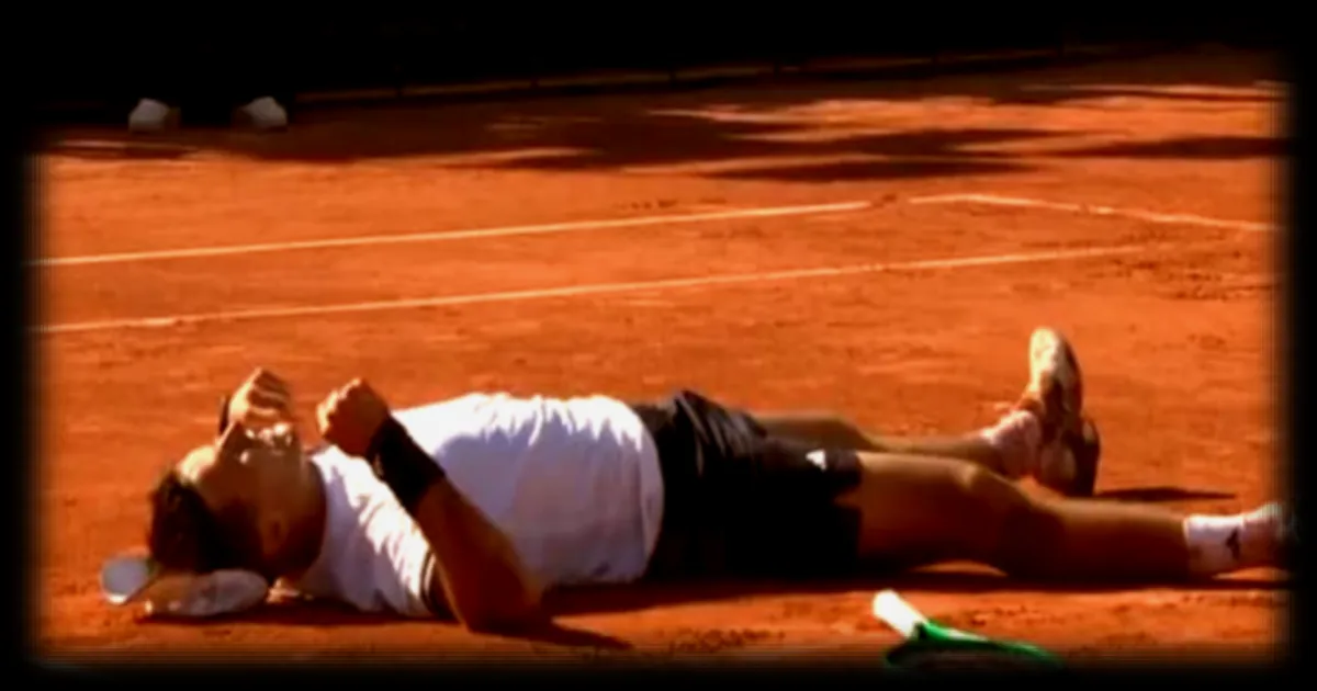 Roland-Garros 2026: Jakub Mensik victorieux, mais terrassé par des crampes après son 2e tour