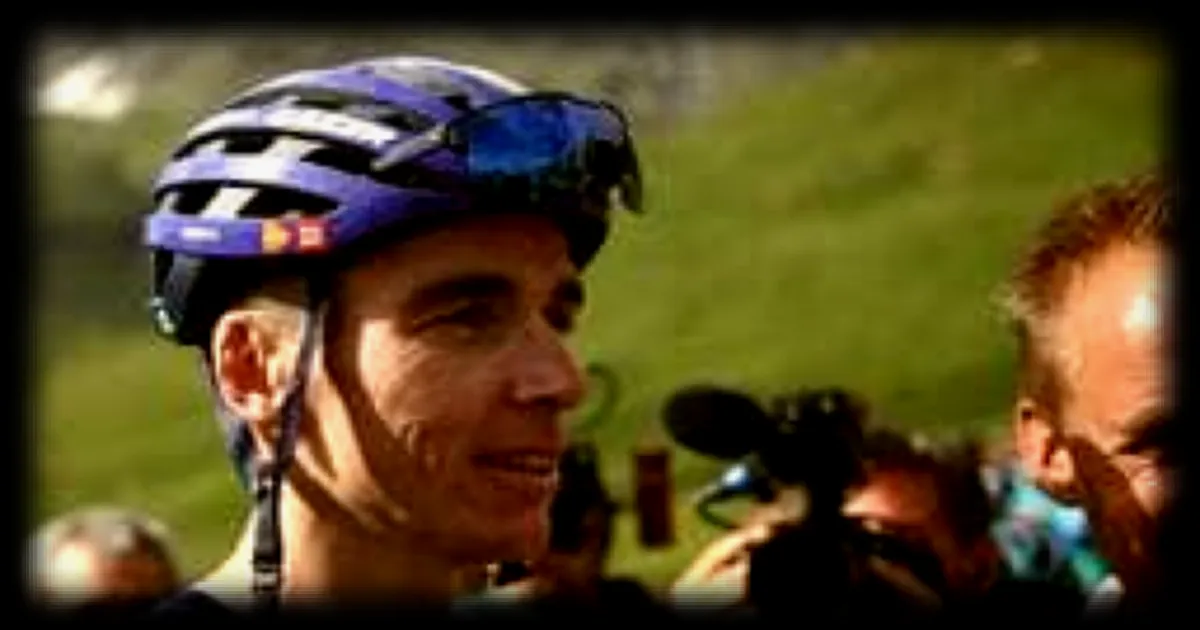 Romain Bardet s'impose en solitaire à Monaco lors des World Series de gravel