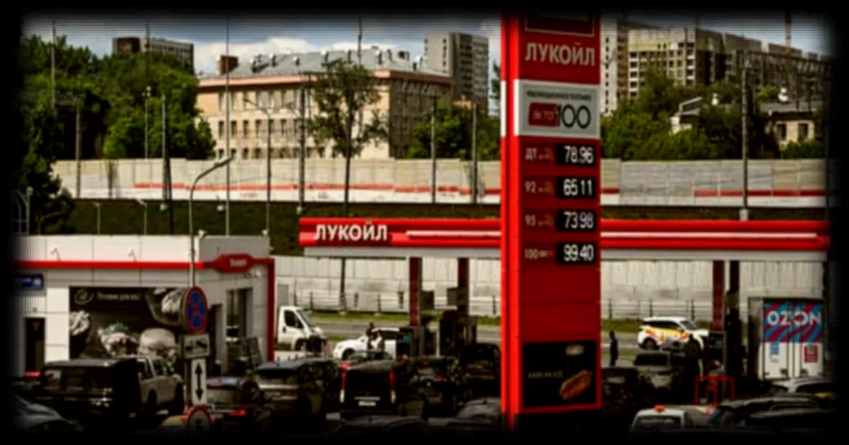 Russie : pénuries de carburant aggravées par les frappes ukrainiennes, Poutine évoque des « difficultés temporaires »