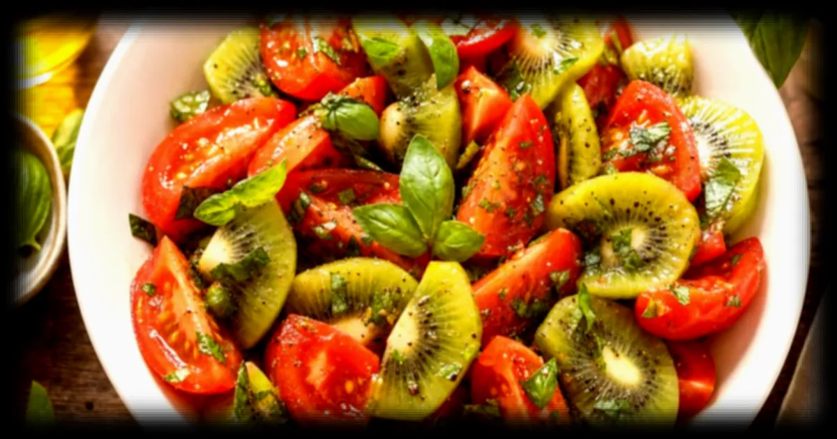 Salades estivales : le kiwi, l’ingrédient surprenant qui révolutionne la recette classique de la tomate