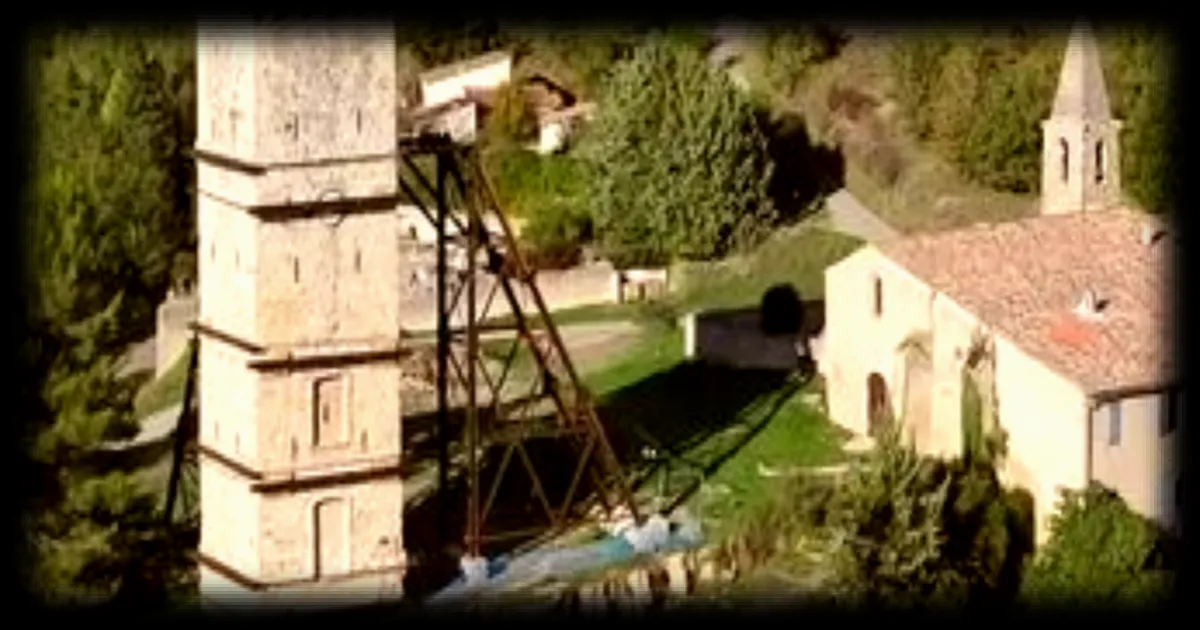 Sauvetage de la tour médiévale penchée à Saint-Martin-de-Brôme : un défi pour le village