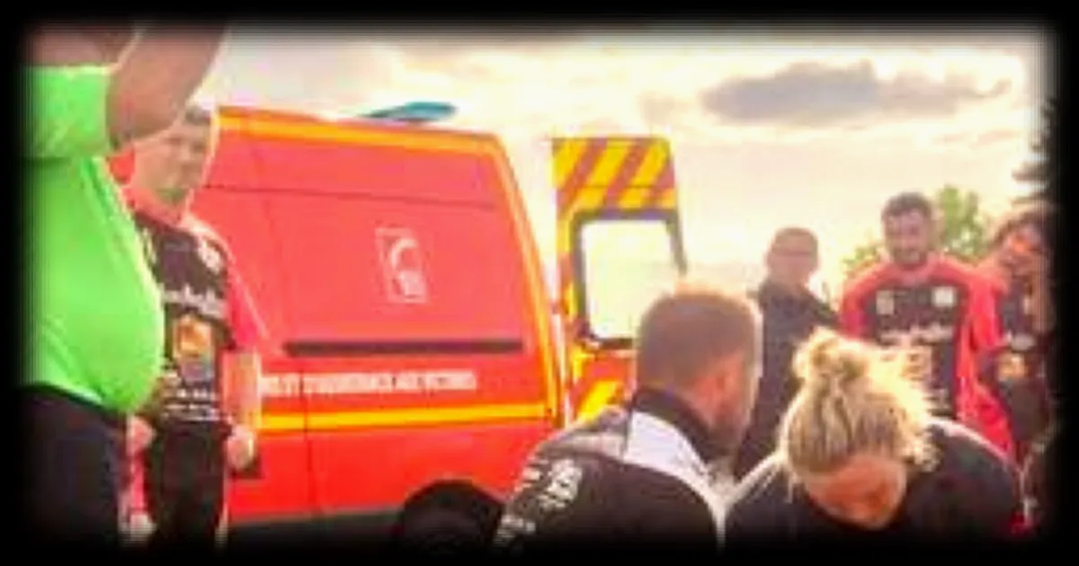 Scène surréaliste dans la Sarthe : l'arbitre inflige un carton rouge à un gardien soigné par les pompiers