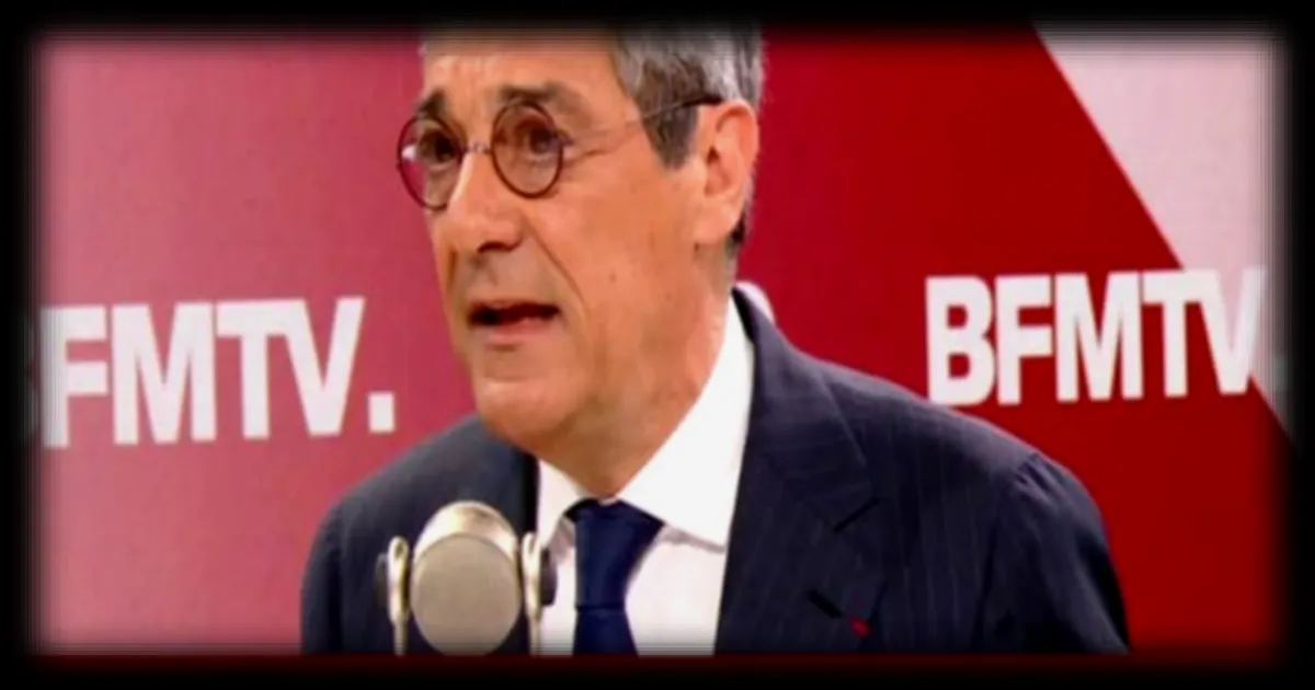 Serge Papin, ministre du Commerce, repond a Michel-Edouard Leclerc concernant le controverse sur les stations de grandes surfaces