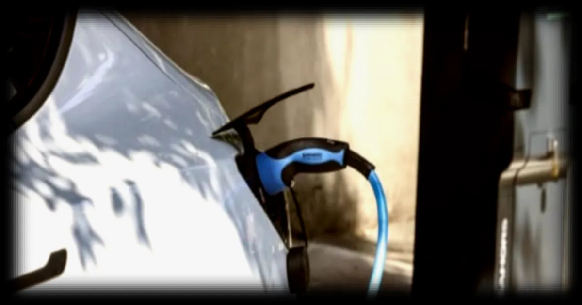 Stellantis et Renault saluent le nouveau plan de leasing social électrique du gouvernement