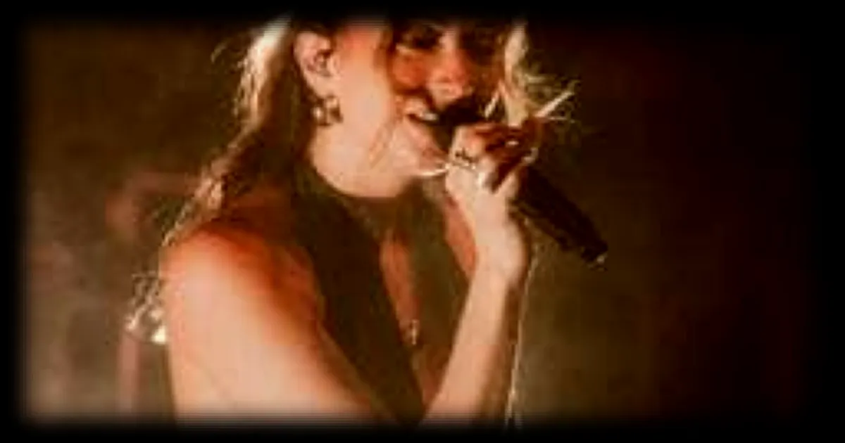 Styleto remplace Karine Ferri comme co-animatrice de "The Voice Kids" aupres de Nikos Aliagas