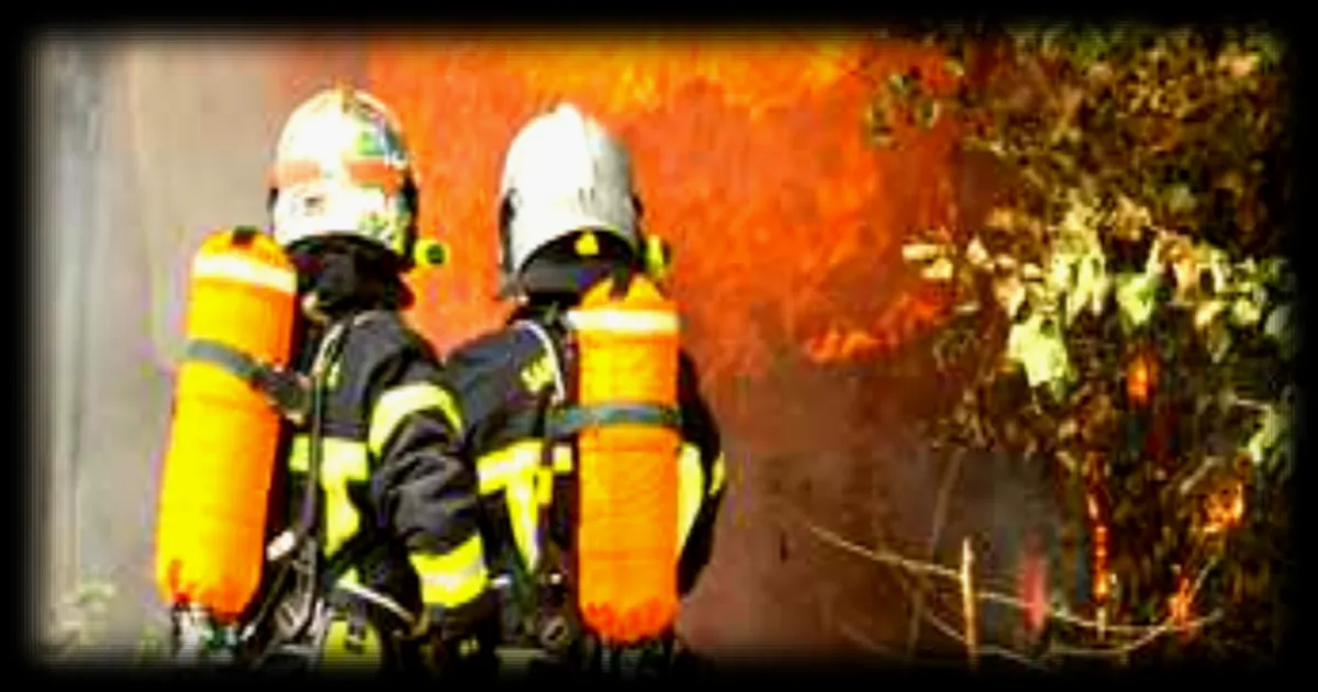 Suivi médical renforcé pour les pompiers engagés contre les incendies : la Fédération nationale des sapeurs-pompiers détaille les mesures