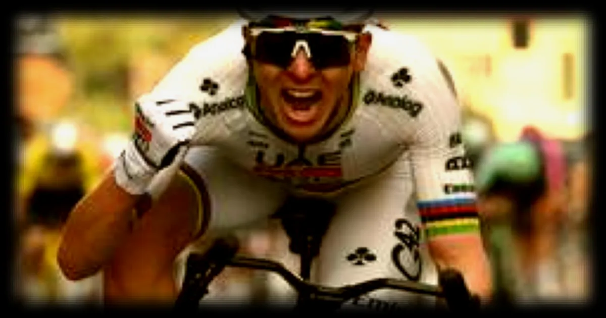 Tadej Pogacar met aux enchères son maillot de Milan-San Remo après sa victoire et les prix s'envolent