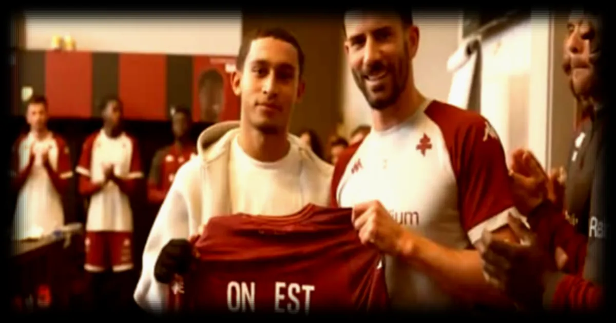 Tahirys Dos Santos, joueur du FC Metz brûlé à Crans-Montana, reçoit un accueil émouvant de ses coéquipiers