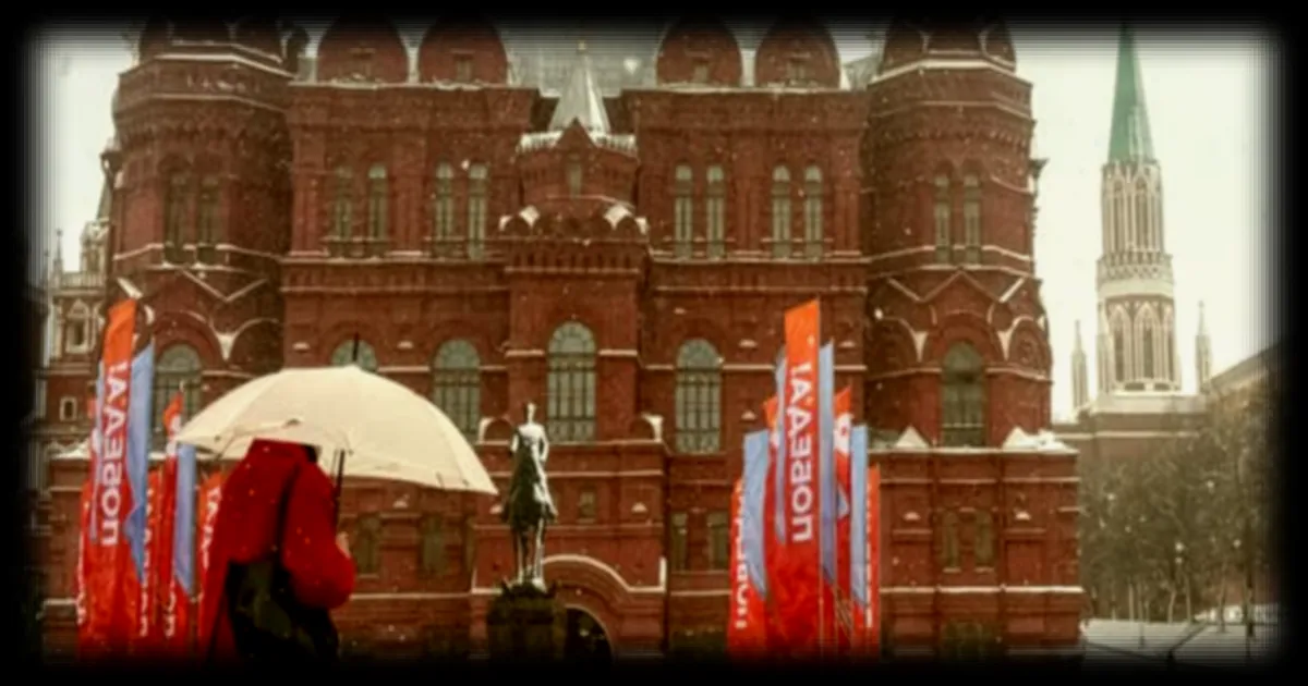 Tempête de neige tardive à Moscou : vols annulés et arbres déracinés