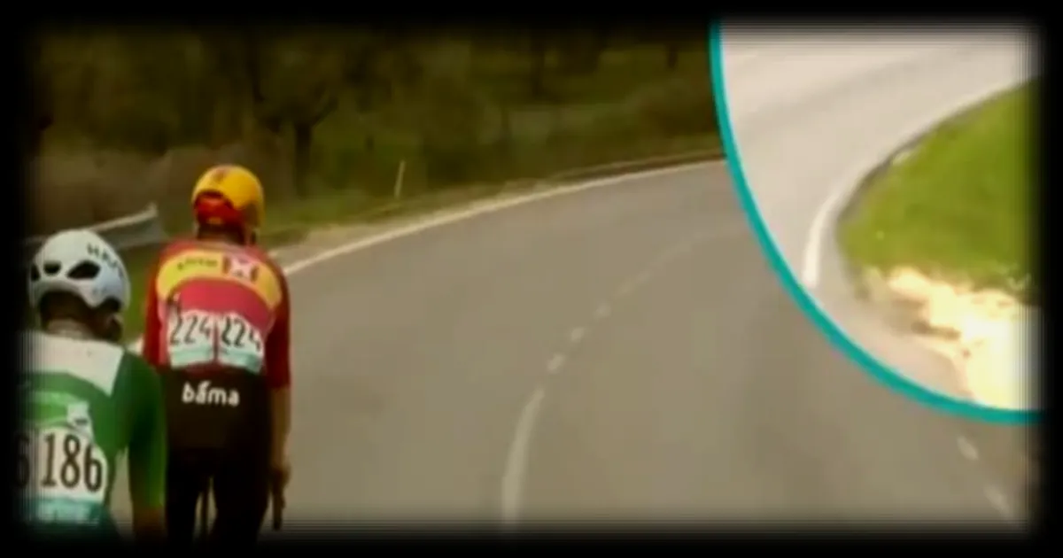 Tirreno-Adriatico : Michael Gogl, coureur autrichien, évite de justesse un accident avec une moto lors de la 4e étape